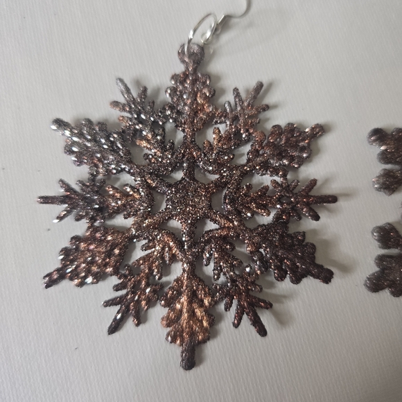 HANDCRAFTED Snowflake Pierced Earrings HANDPAINTED Holiday Jewelry Accessories - Picture 16 of 17